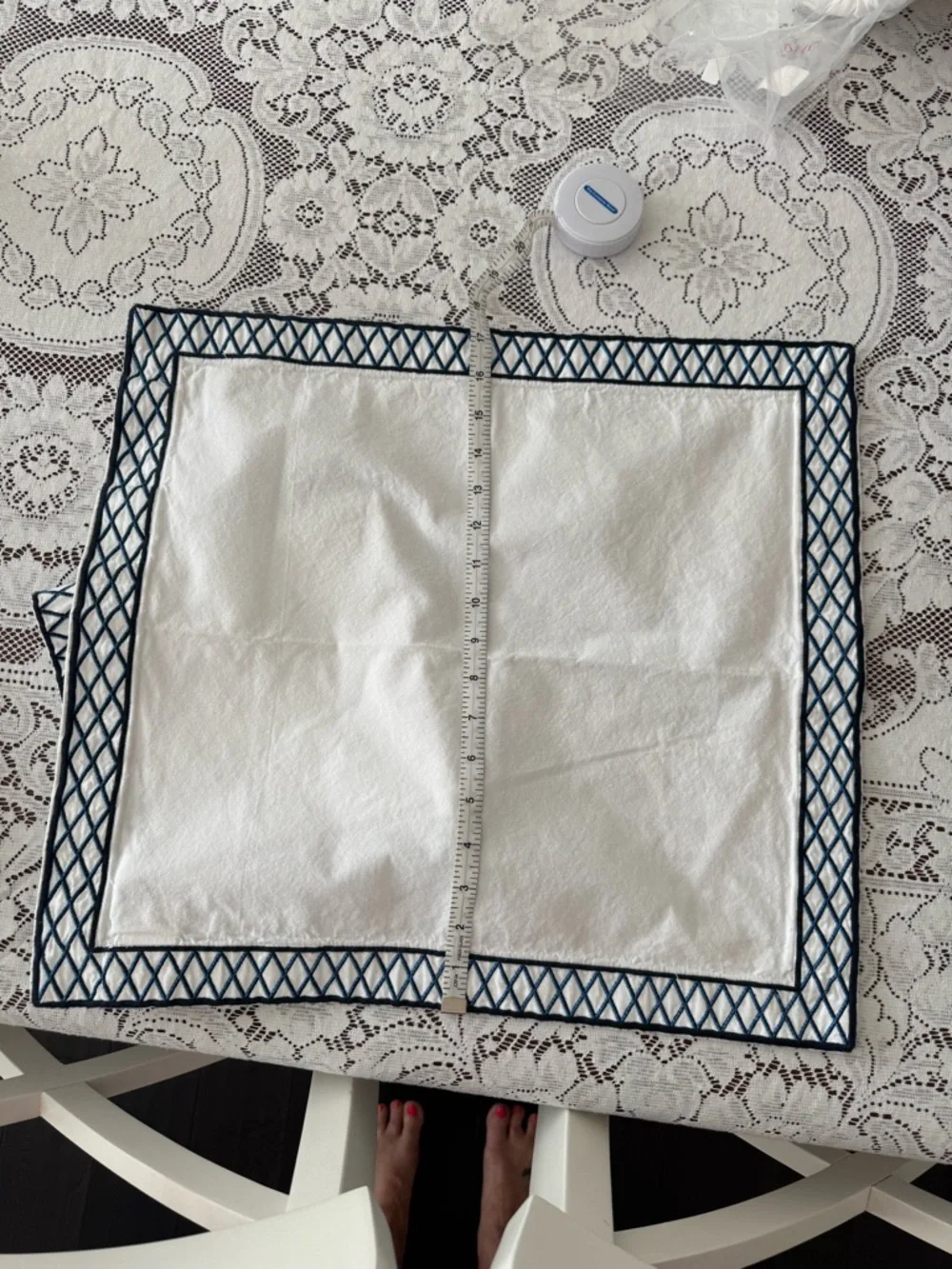 Williams Sonoma White Cotton Napkins – Navy Blue Lattice Embroidered Border